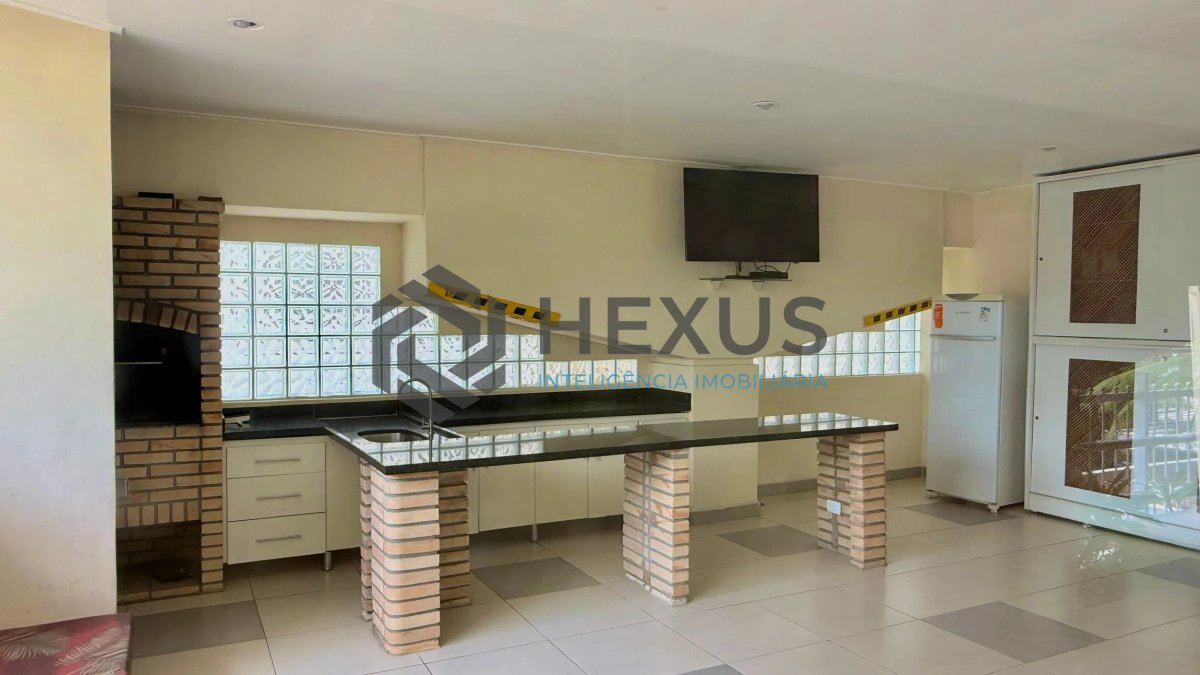 Foto 18 de Apartamento com varanda e lazer a 200m da praia nas Pitangueiras, Guarujá
