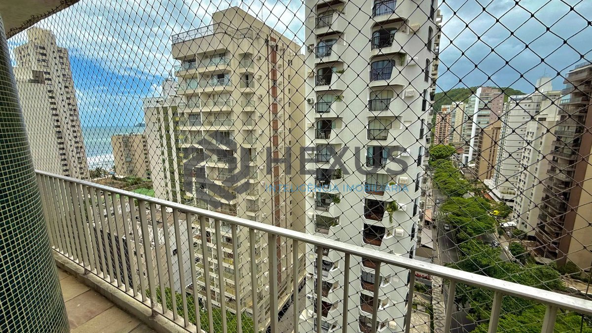 Foto 5 de Apartamento com varanda e lazer a 200m da praia nas Pitangueiras, Guarujá