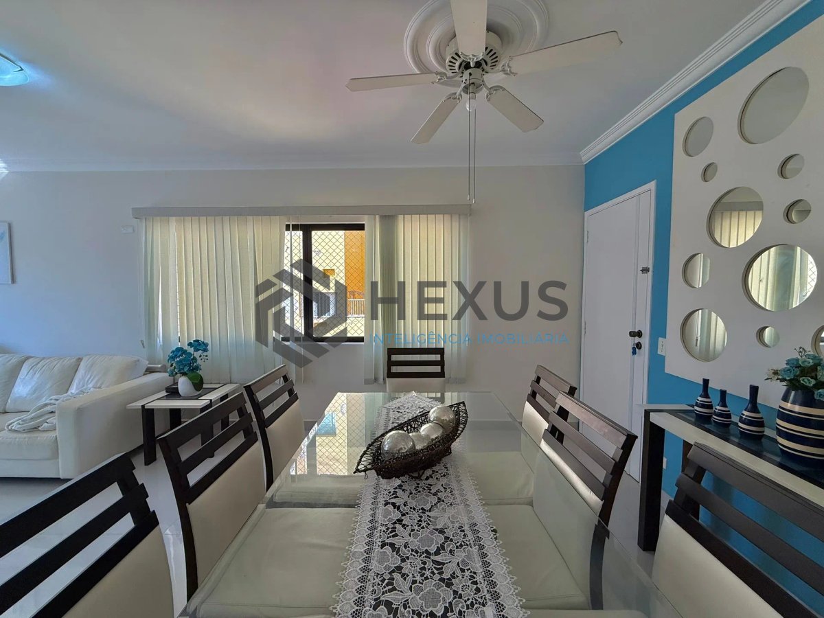 Foto 11 de Apartamento reformado com varanda e lazer a 100m da praia nas Pitangueiras, Guarujá