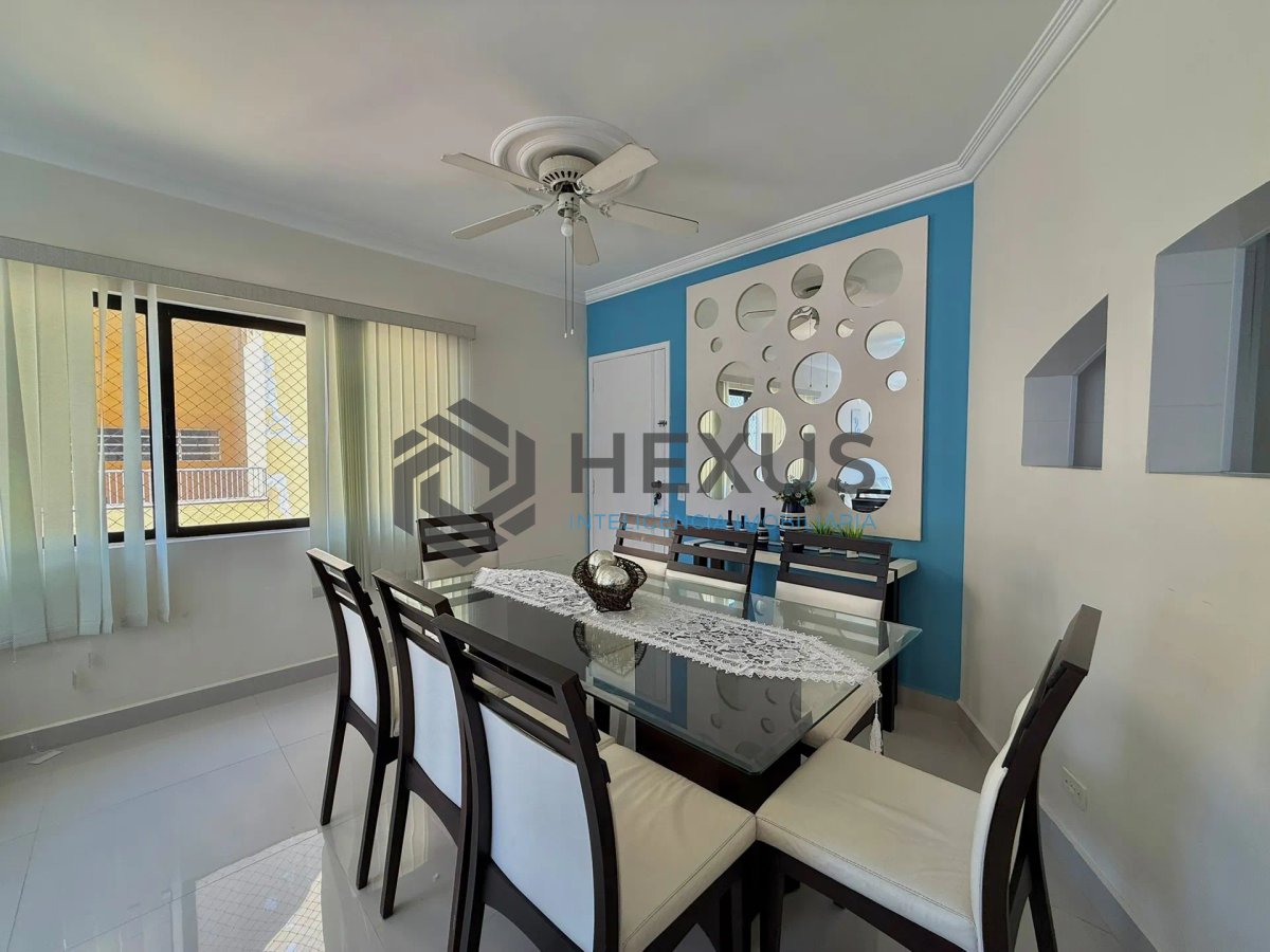 Foto 12 de Apartamento reformado com varanda e lazer a 100m da praia nas Pitangueiras, Guarujá