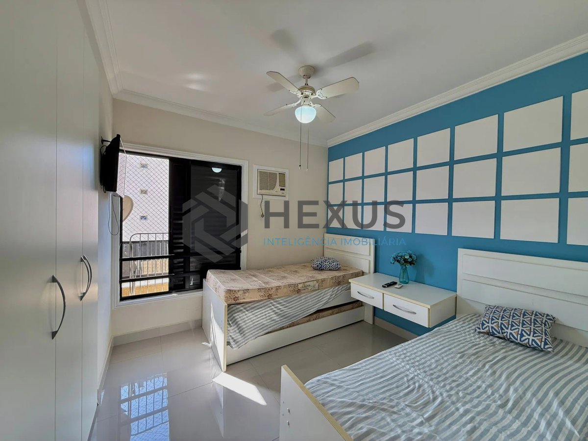 Foto 13 de Apartamento reformado com varanda e lazer a 100m da praia nas Pitangueiras, Guarujá