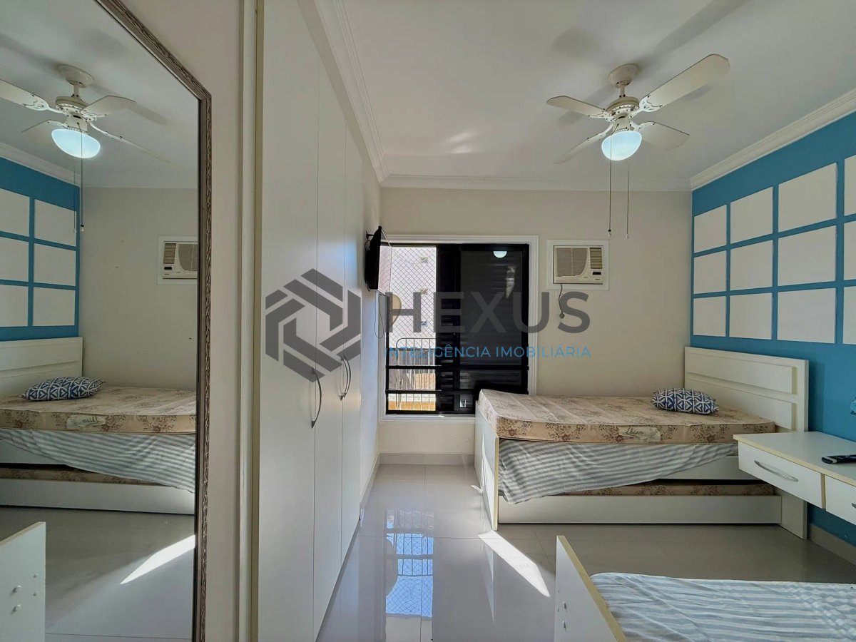 Foto 14 de Apartamento reformado com varanda e lazer a 100m da praia nas Pitangueiras, Guarujá
