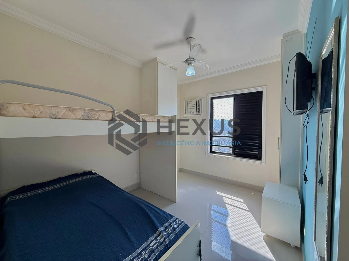 Foto 16 de Apartamento reformado com varanda e lazer a 100m da praia nas Pitangueiras, Guarujá