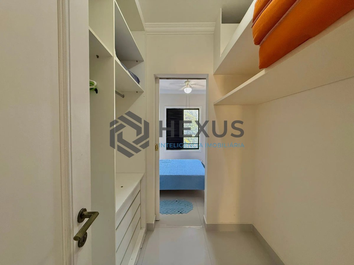 Foto 19 de Apartamento reformado com varanda e lazer a 100m da praia nas Pitangueiras, Guarujá