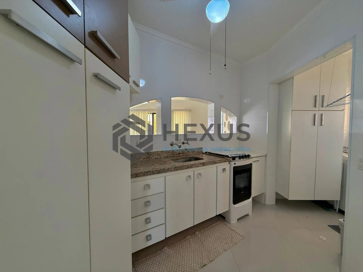Foto 27 de Apartamento reformado com varanda e lazer a 100m da praia nas Pitangueiras, Guarujá