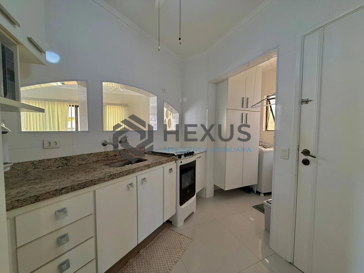 Foto 28 de Apartamento reformado com varanda e lazer a 100m da praia nas Pitangueiras, Guarujá