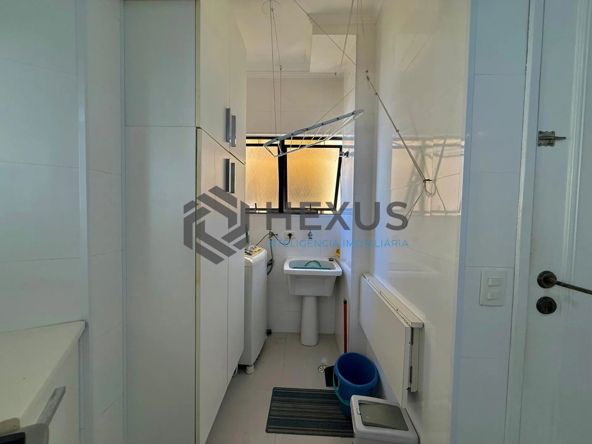 Foto 29 de Apartamento reformado com varanda e lazer a 100m da praia nas Pitangueiras, Guarujá