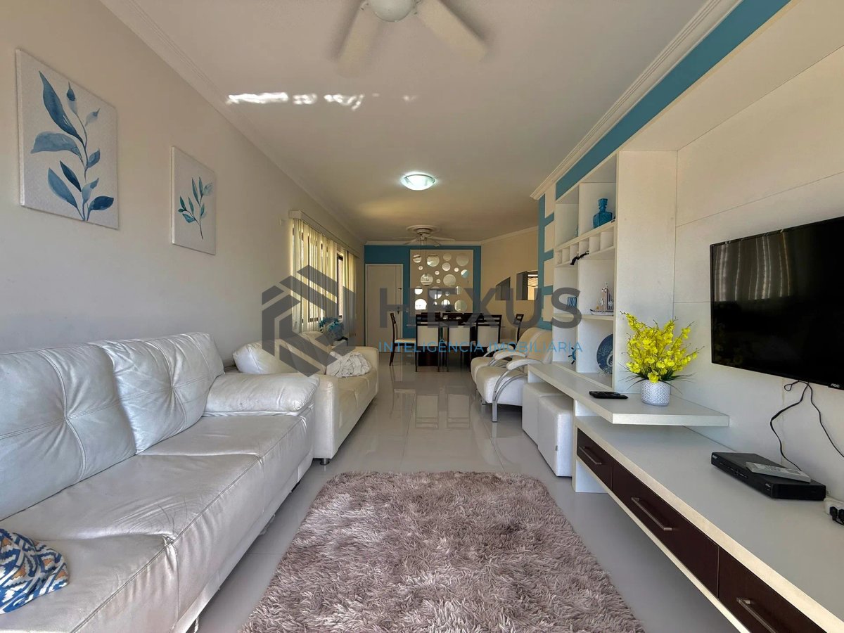 Foto 6 de Apartamento reformado com varanda e lazer a 100m da praia nas Pitangueiras, Guarujá