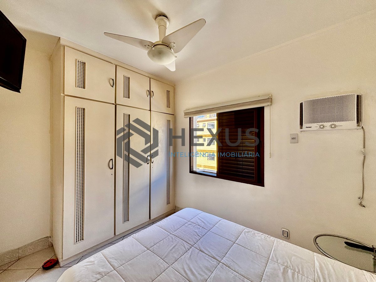 Foto 14 de Apartamento reformado com varanda e lazer a 300m da praia no Jardim Astúrias, Guarujá