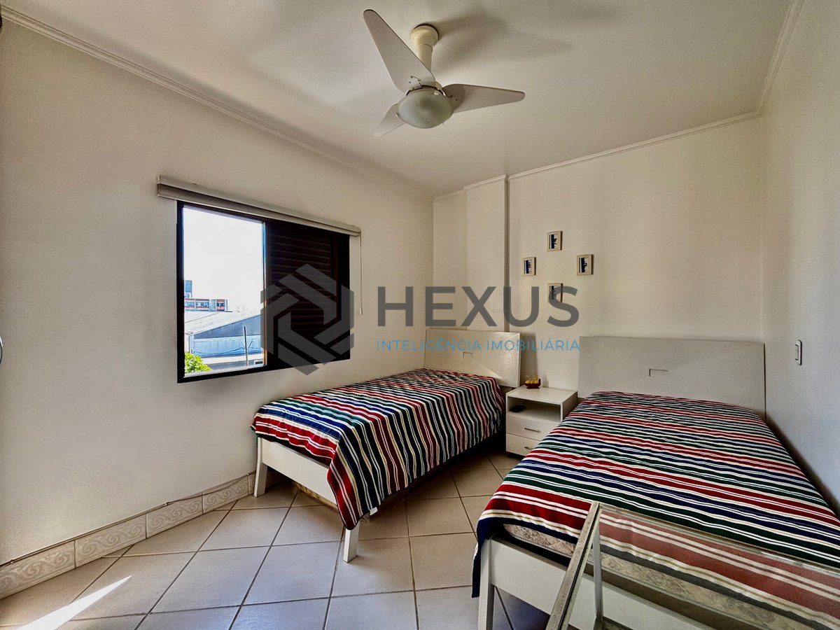 Foto 17 de Apartamento reformado com varanda e lazer a 300m da praia no Jardim Astúrias, Guarujá