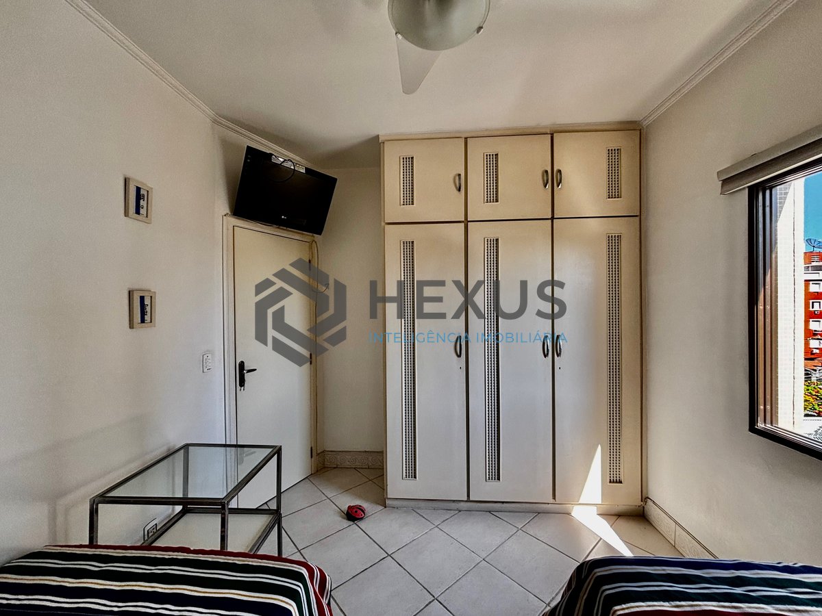 Foto 20 de Apartamento reformado com varanda e lazer a 300m da praia no Jardim Astúrias, Guarujá