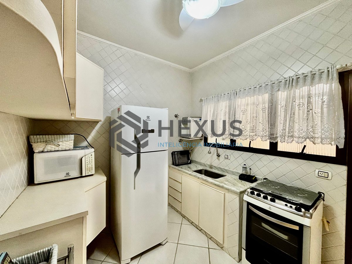 Foto 23 de Apartamento reformado com varanda e lazer a 300m da praia no Jardim Astúrias, Guarujá