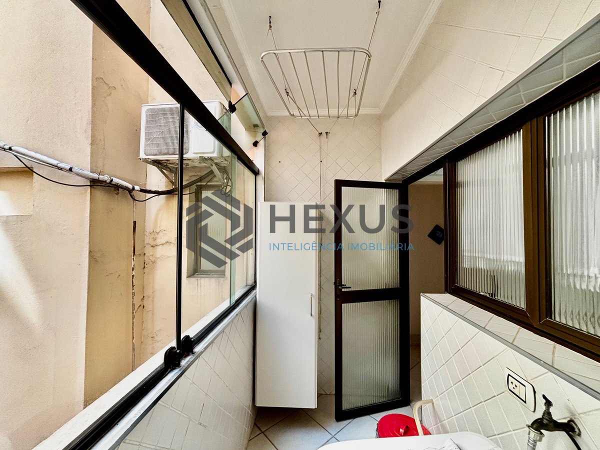 Foto 26 de Apartamento reformado com varanda e lazer a 300m da praia no Jardim Astúrias, Guarujá