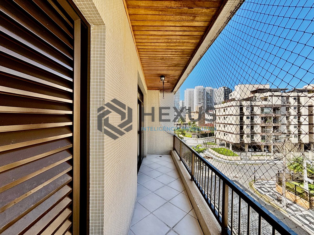 Foto 5 de Apartamento reformado com varanda e lazer a 300m da praia no Jardim Astúrias, Guarujá