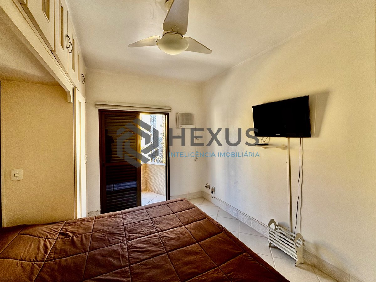 Foto 9 de Apartamento reformado com varanda e lazer a 300m da praia no Jardim Astúrias, Guarujá