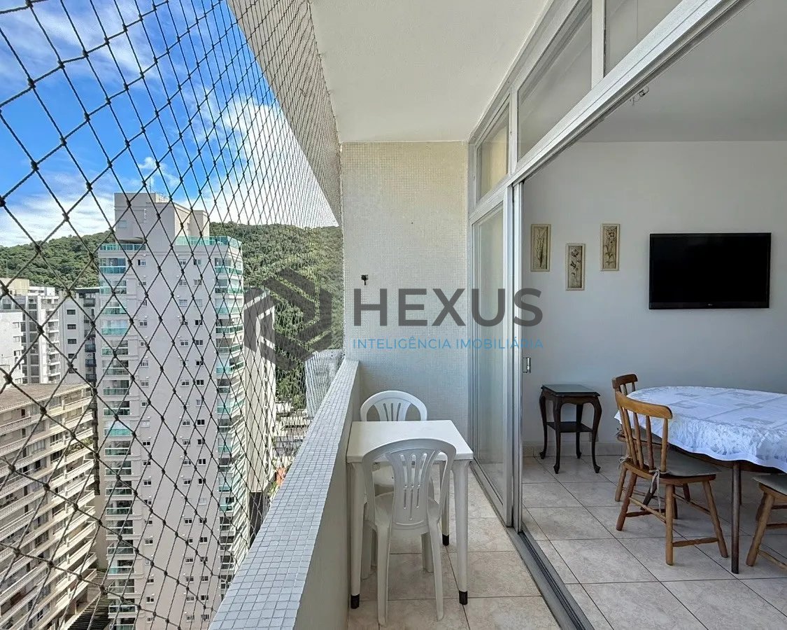 Foto 2 de Apartamento com varanda vista mar a 50m da praia nas Pitangueiras, Guarujá