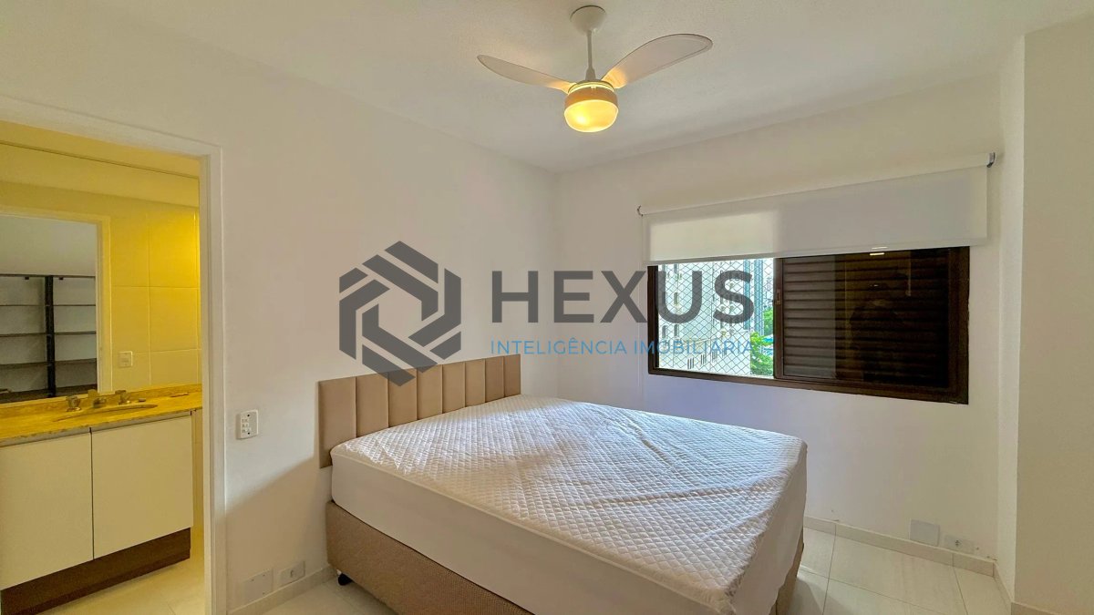 Foto 11 de Apartamento com varanda e lazer a 200m da praia nas Pitangueiras, Guarujá