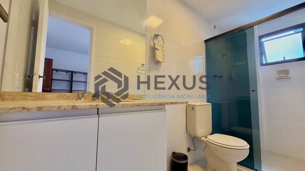 Foto 17 de Apartamento com varanda e lazer a 200m da praia nas Pitangueiras, Guarujá