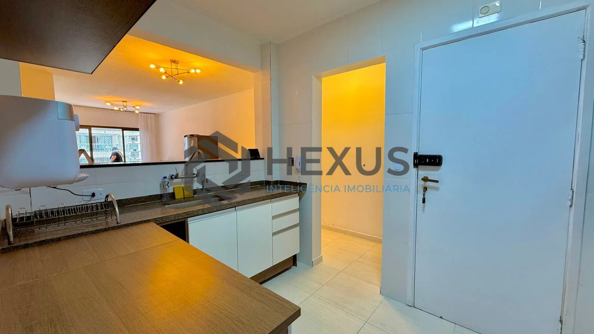 Foto 7 de Apartamento com varanda e lazer a 200m da praia nas Pitangueiras, Guarujá