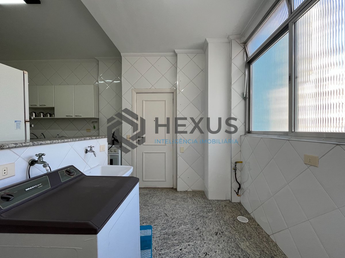 Foto 43 de Apartamento frente mar com varanda nas Pitangueiras, Guarujá