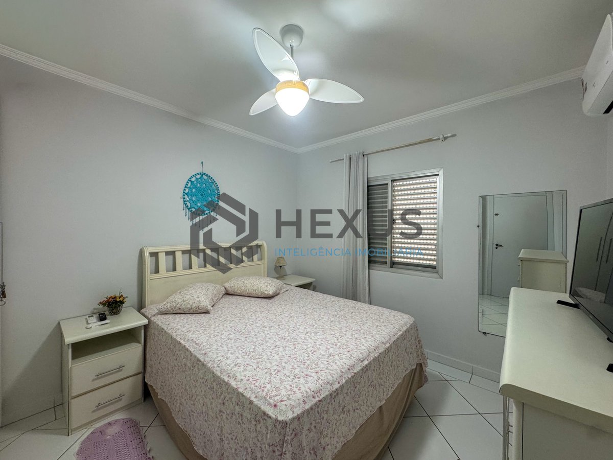 Foto 9 de Apartamento reformado com varanda a 2 quadras da praia do Tombo, Guarujá, SP