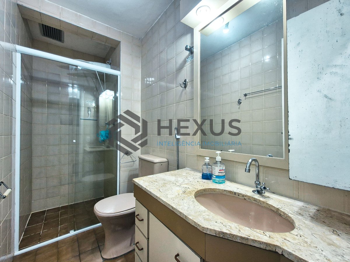 Foto 17 de Apartamento com varanda e lazer nas Pitangueiras, Guarujá