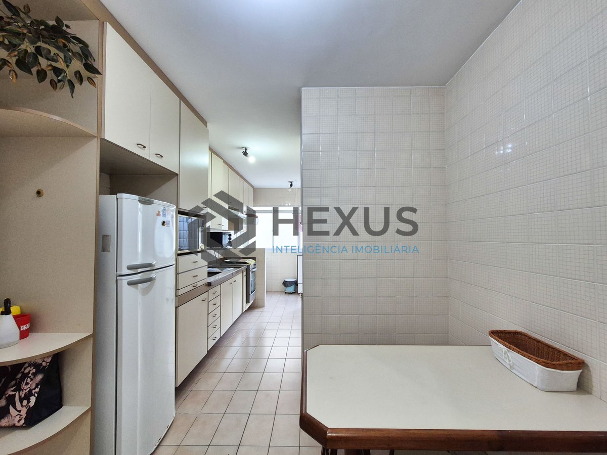 Foto 28 de Apartamento com varanda e lazer nas Pitangueiras, Guarujá
