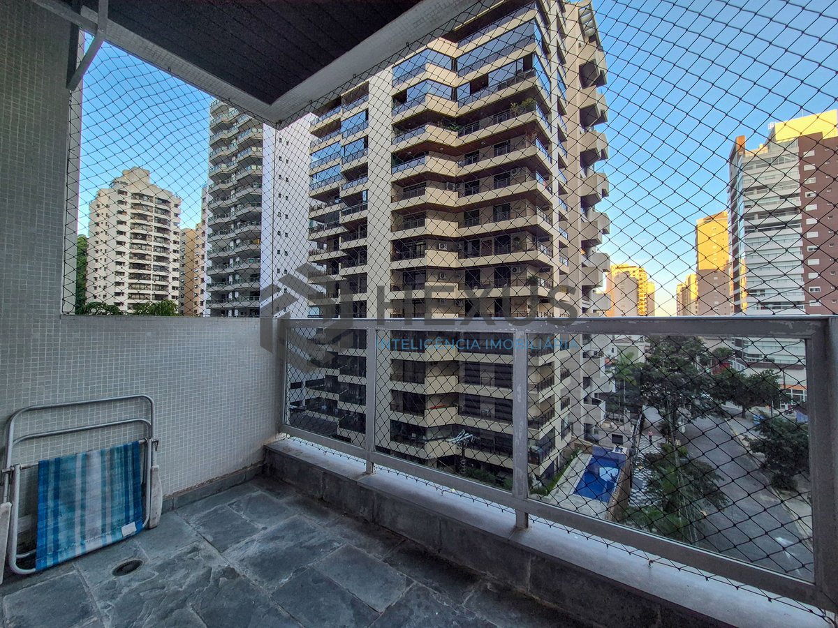 Foto 24 de Apartamento com varanda e lazer nas Pitangueiras, Guarujá