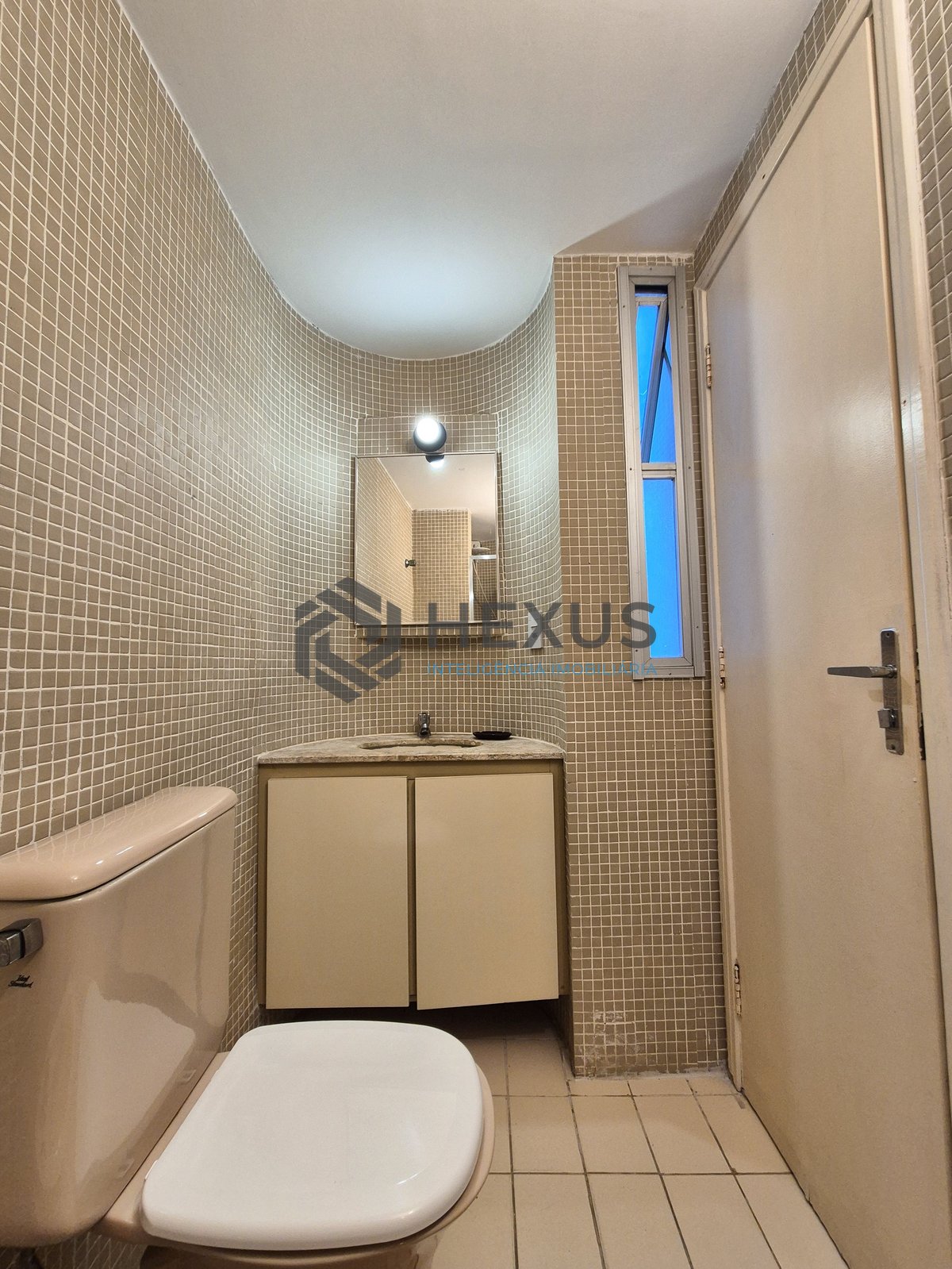 Foto 47 de Apartamento com varanda e lazer nas Pitangueiras, Guarujá