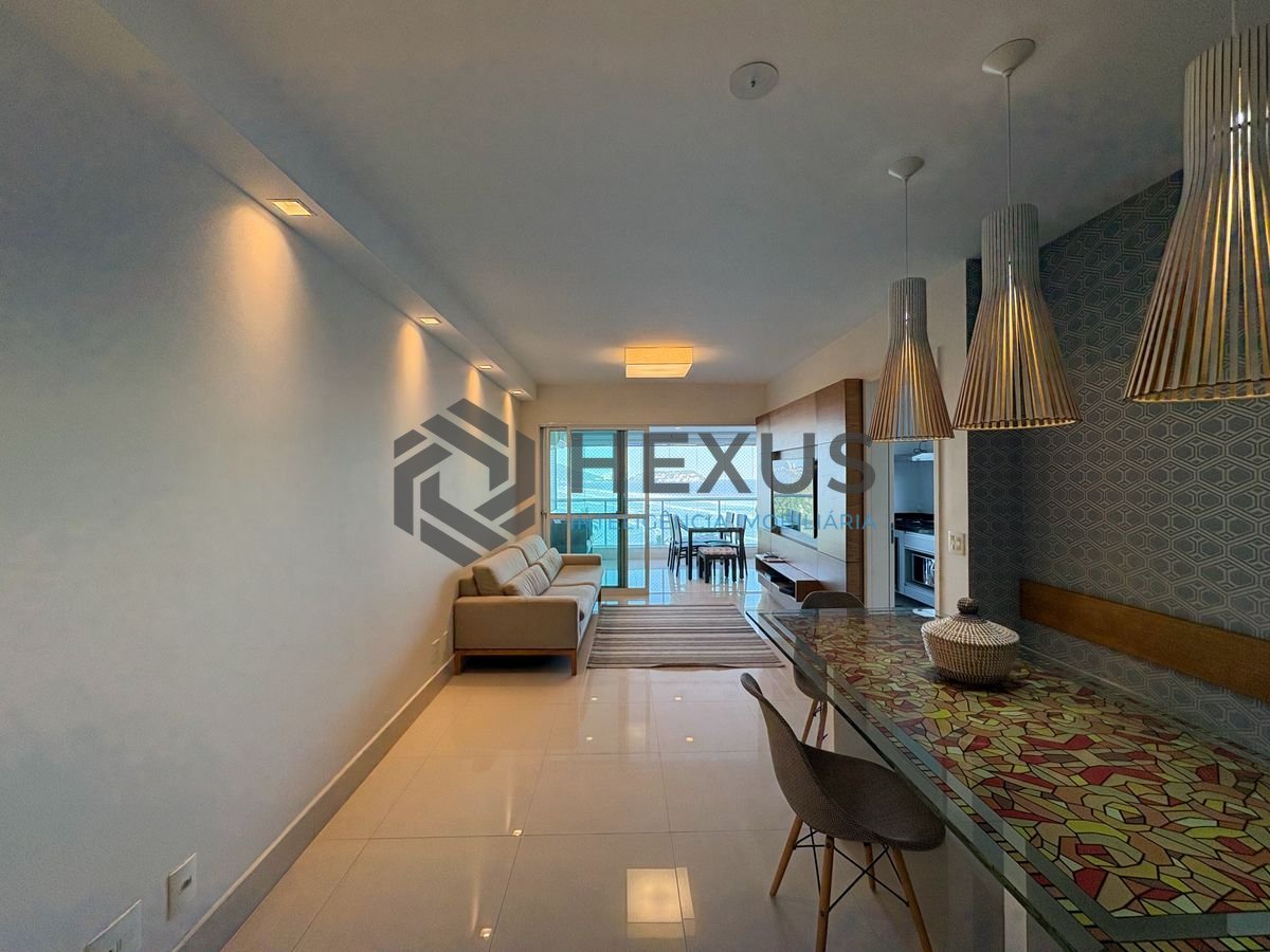 Foto 4 de Apartamento reformado com varanda vista mar e lazer na beira mar da Enseada, Guarujá