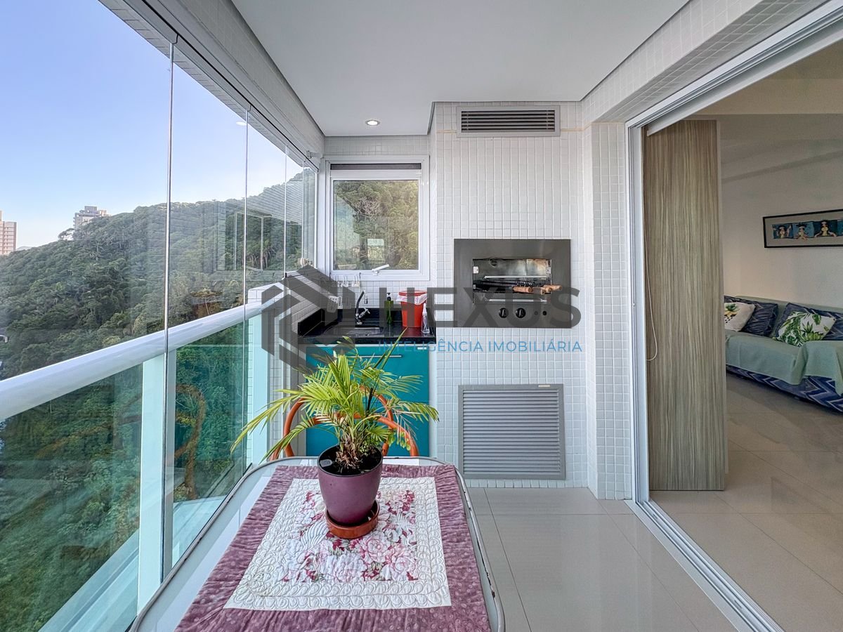 Foto 2 de Apartamento com varanda vista mar e lazer na beira mar da praia na Enseada, Guarujá