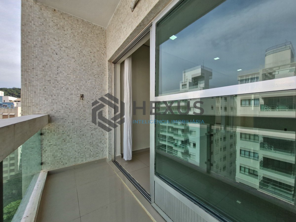 Foto 12 de Apartamento reformado com varanda vista mar a 1 quadra da praia nas Pitangueiras, Guarujá