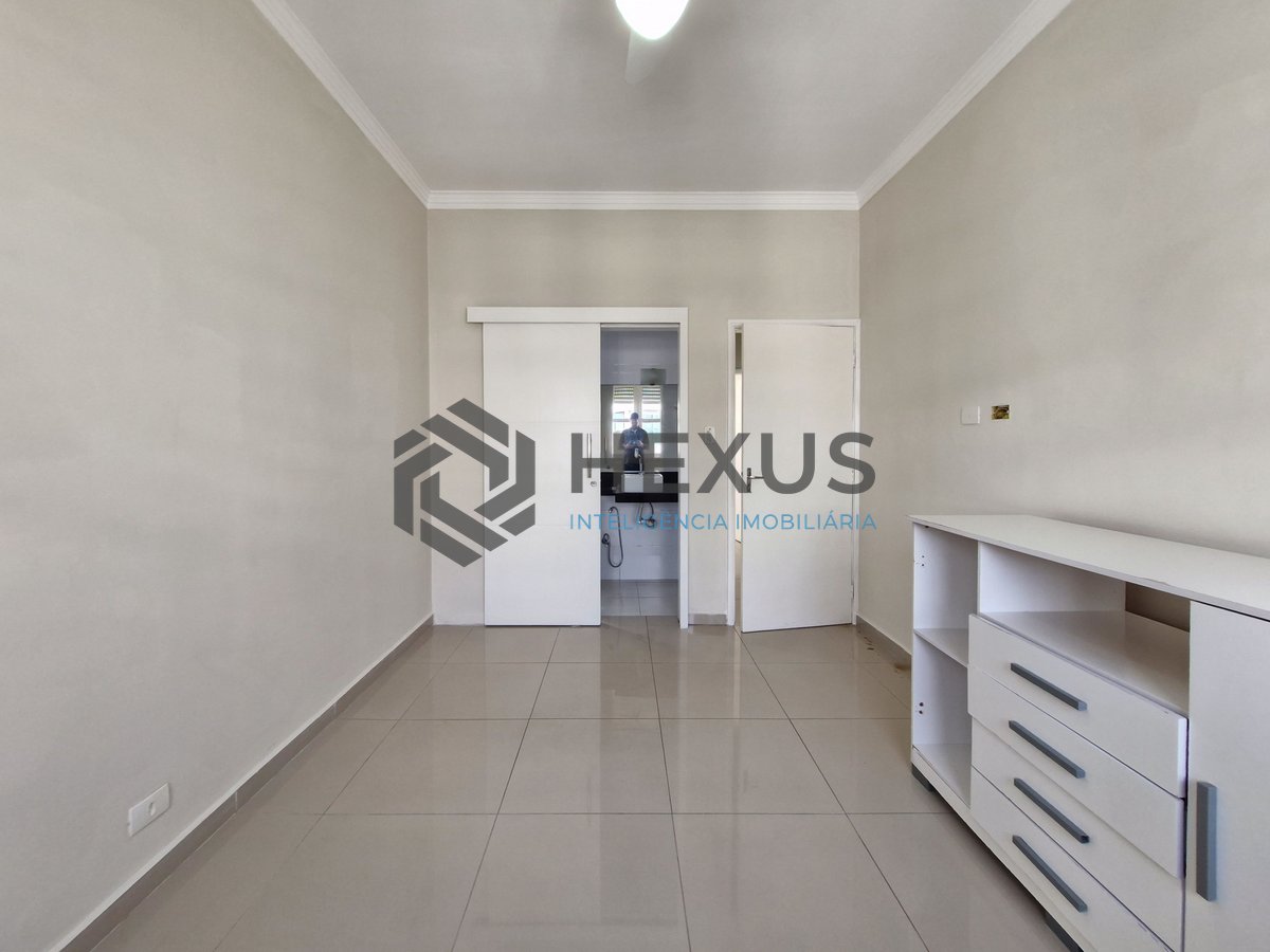 Foto 15 de Apartamento reformado com varanda vista mar a 1 quadra da praia nas Pitangueiras, Guarujá