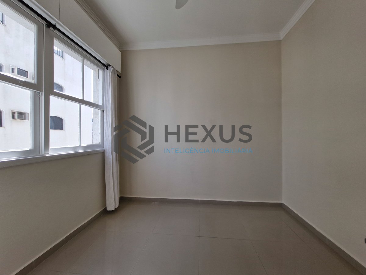 Foto 16 de Apartamento reformado com varanda vista mar a 1 quadra da praia nas Pitangueiras, Guarujá