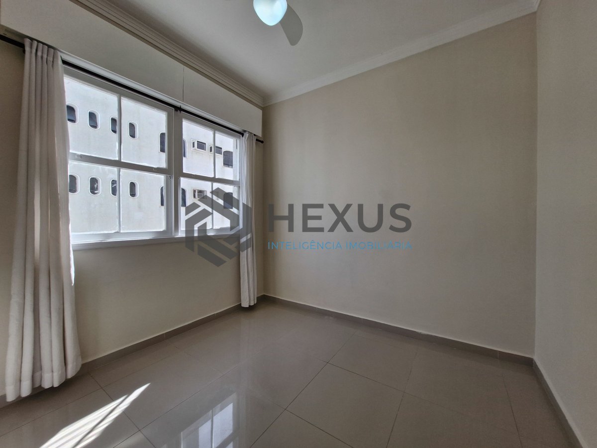 Foto 17 de Apartamento reformado com varanda vista mar a 1 quadra da praia nas Pitangueiras, Guarujá
