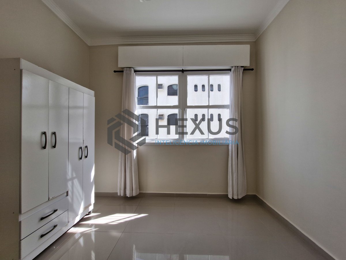 Foto 20 de Apartamento reformado com varanda vista mar a 1 quadra da praia nas Pitangueiras, Guarujá