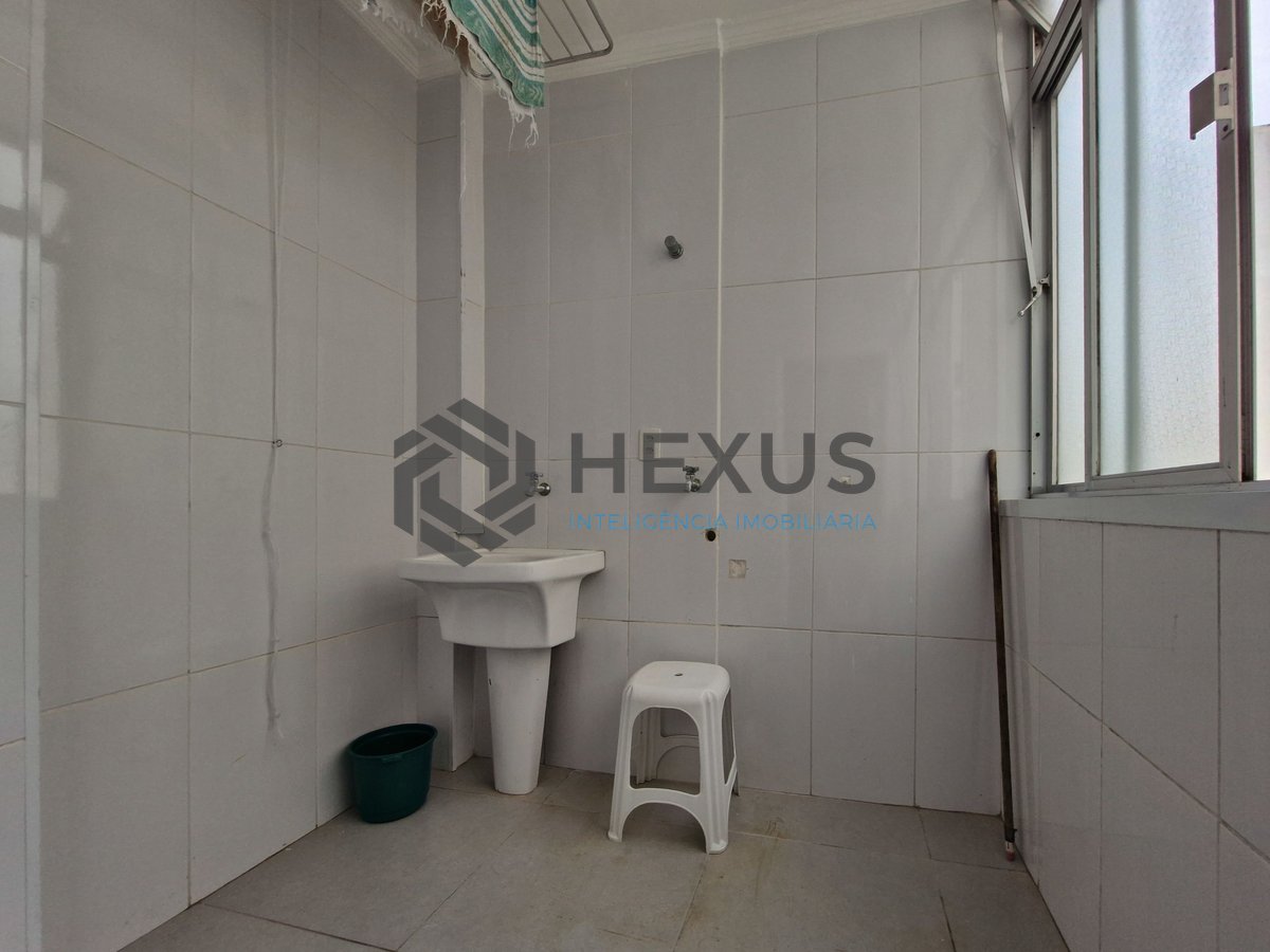 Foto 22 de Apartamento reformado com varanda vista mar a 1 quadra da praia nas Pitangueiras, Guarujá