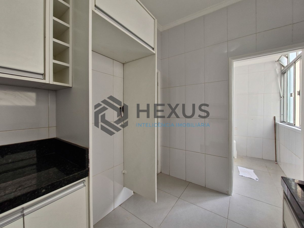 Foto 23 de Apartamento reformado com varanda vista mar a 1 quadra da praia nas Pitangueiras, Guarujá