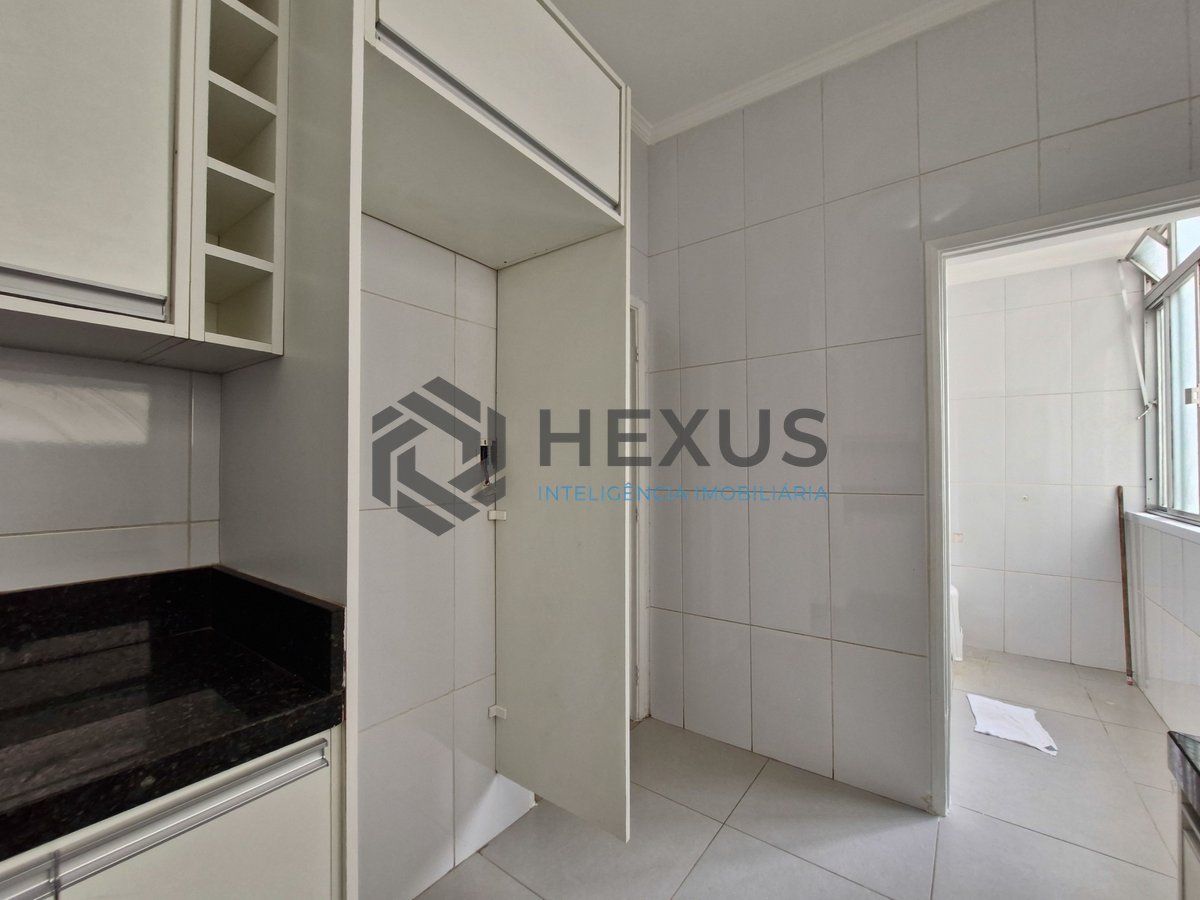 Foto 24 de Apartamento reformado com varanda vista mar a 1 quadra da praia nas Pitangueiras, Guarujá