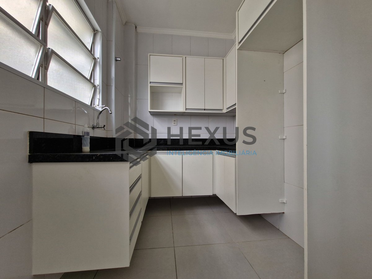 Foto 25 de Apartamento reformado com varanda vista mar a 1 quadra da praia nas Pitangueiras, Guarujá