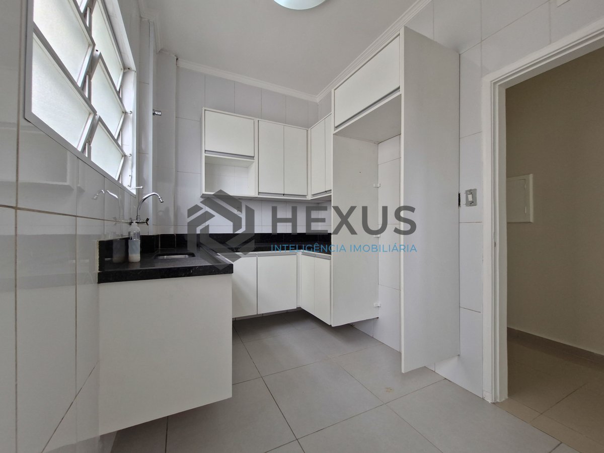 Foto 26 de Apartamento reformado com varanda vista mar a 1 quadra da praia nas Pitangueiras, Guarujá