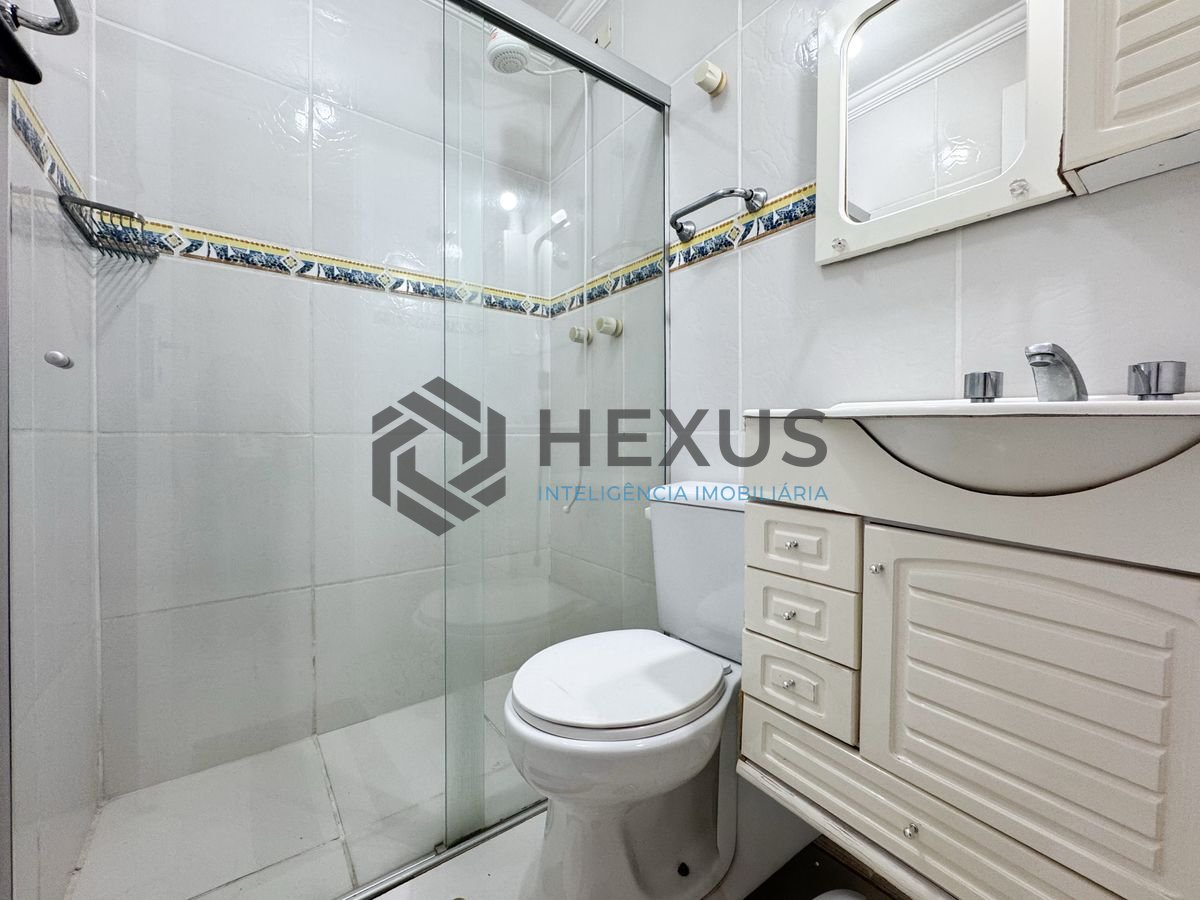 Foto 13 de Apartamento com varanda e lazer a 100m da praia nas Pitangueiras, Guarujá