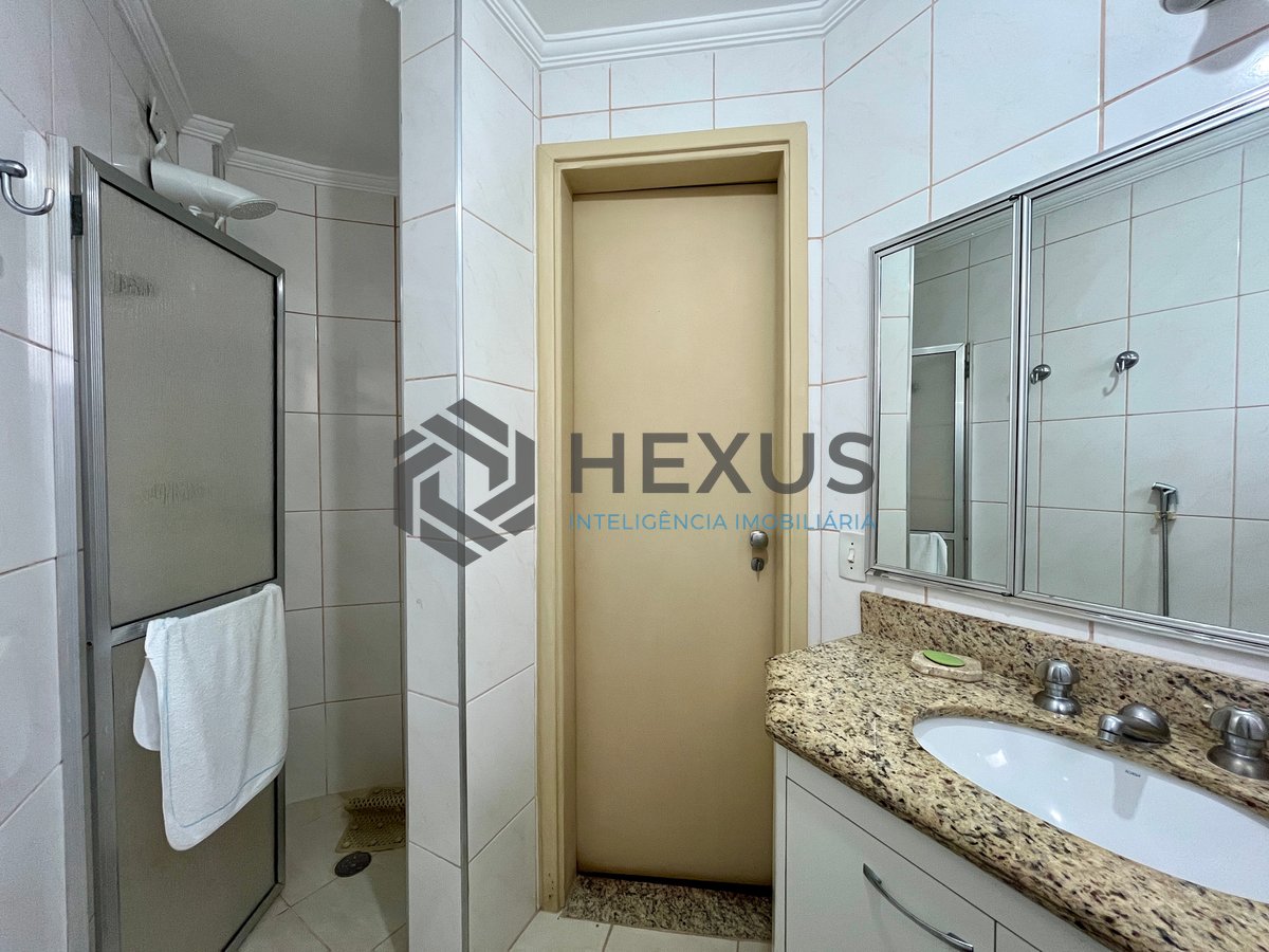 Foto 21 de Apartamento com varanda vista mar a 1 quadra da praia nas Pitangueiras, Guarujá