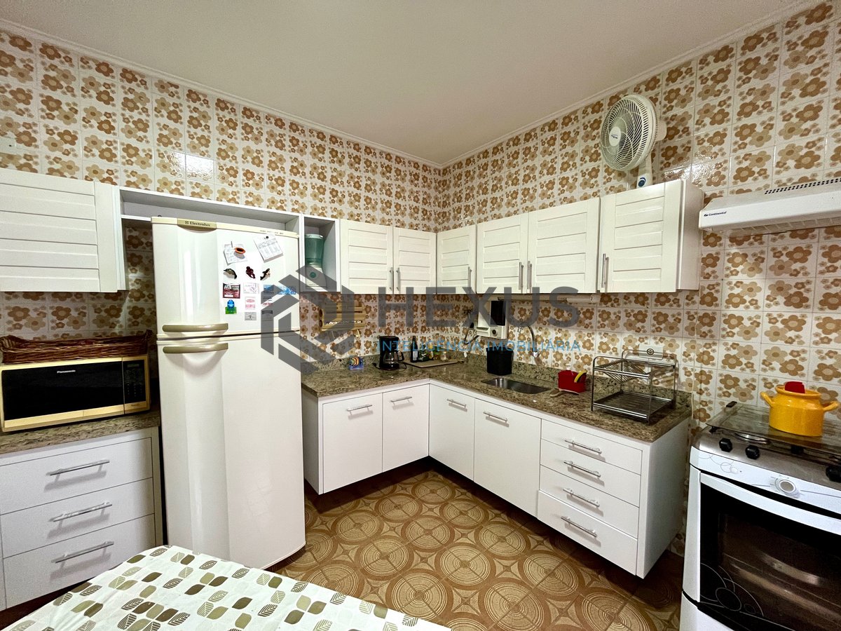 Foto 23 de Apartamento com varanda vista mar a 1 quadra da praia nas Pitangueiras, Guarujá