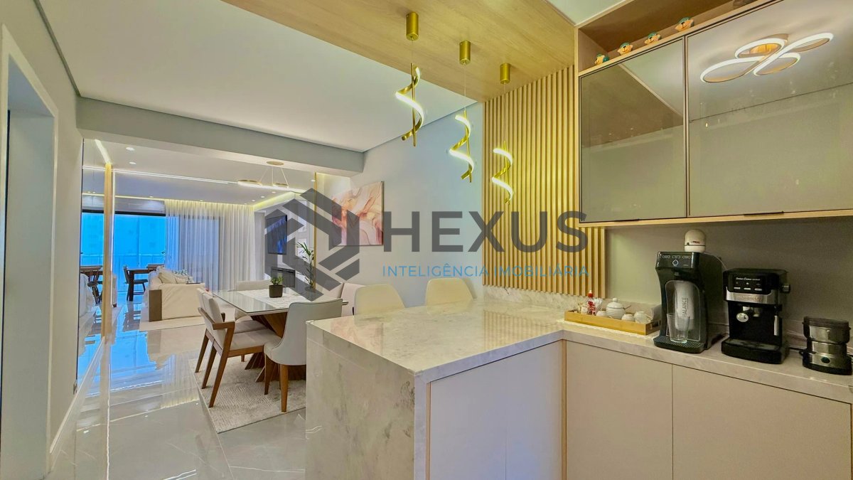 Foto 18 de Apartamento reformado com varanda e lazer a 300m da praia nas Pitangueiras, Guarujá