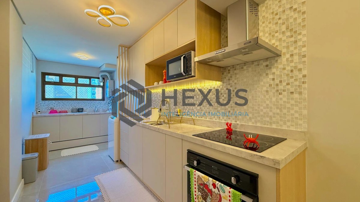 Foto 23 de Apartamento reformado com varanda e lazer a 300m da praia nas Pitangueiras, Guarujá