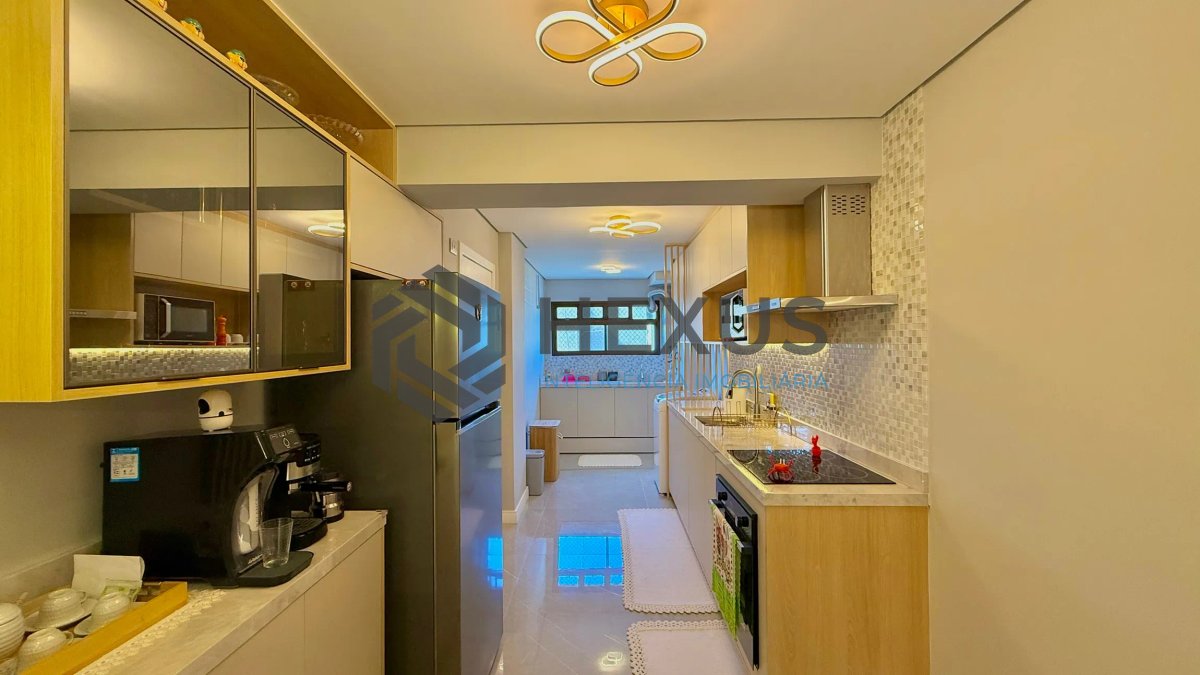 Foto 26 de Apartamento reformado com varanda e lazer a 300m da praia nas Pitangueiras, Guarujá