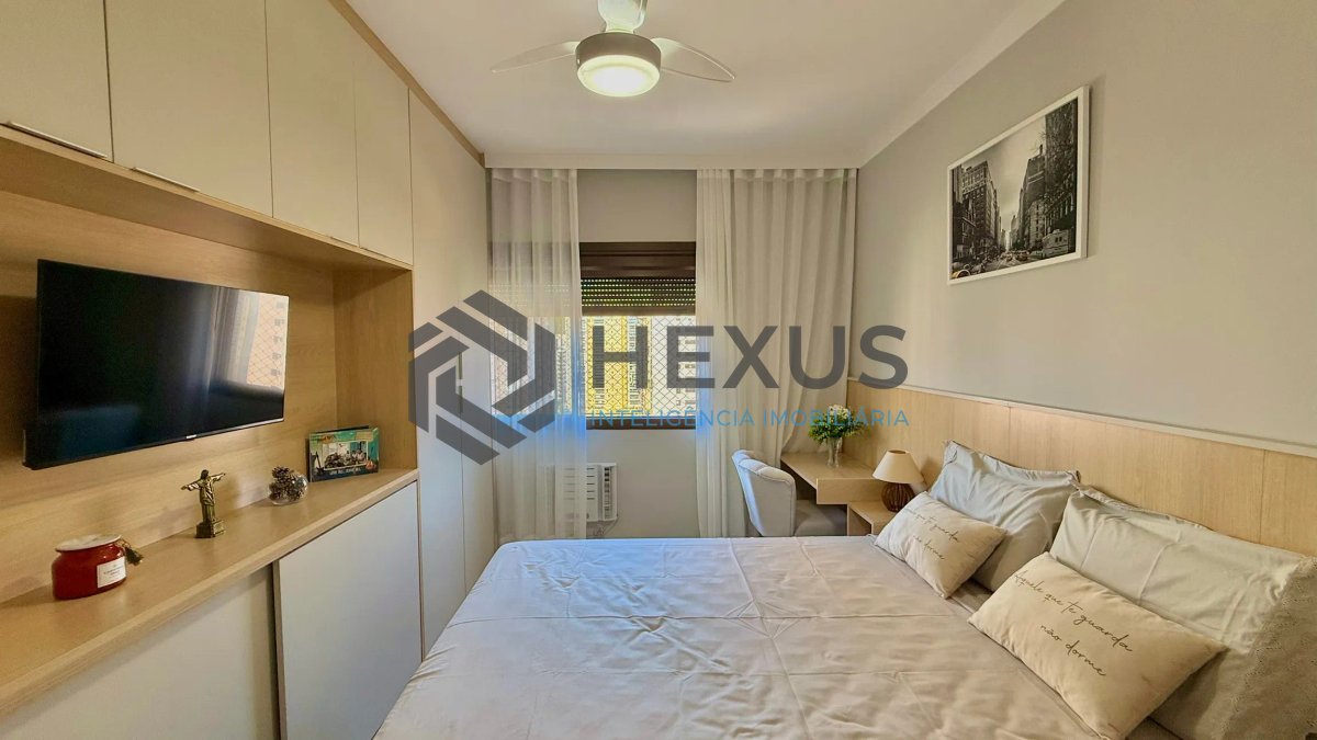 Foto 32 de Apartamento reformado com varanda e lazer a 300m da praia nas Pitangueiras, Guarujá