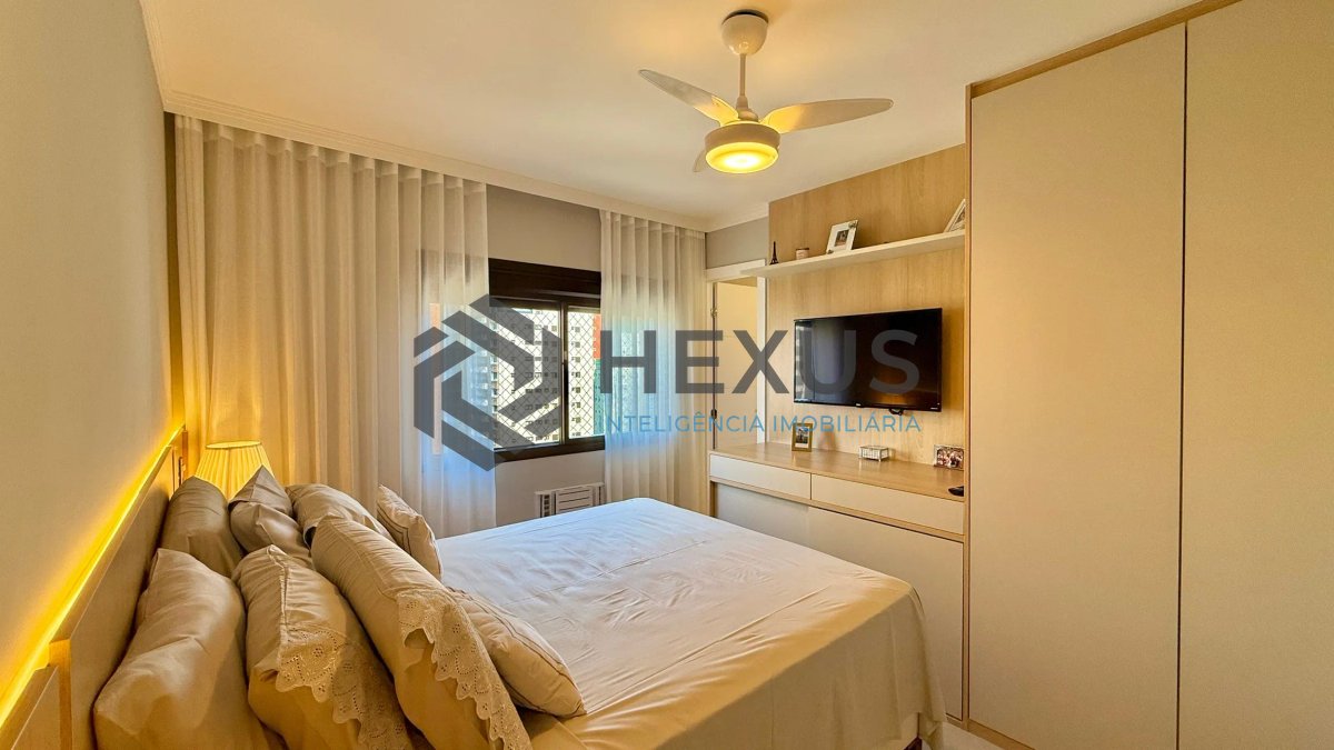 Foto 34 de Apartamento reformado com varanda e lazer a 300m da praia nas Pitangueiras, Guarujá