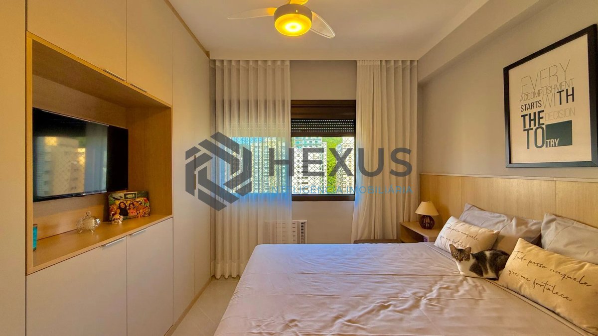 Foto 35 de Apartamento reformado com varanda e lazer a 300m da praia nas Pitangueiras, Guarujá
